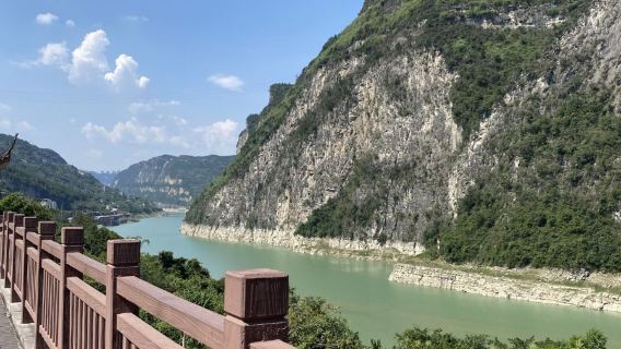 1-Day Tour to Chongqing Wulong Fairy Mountain: Wujiang Red Cliff + Three Natural Bridges (English Guide Optional)