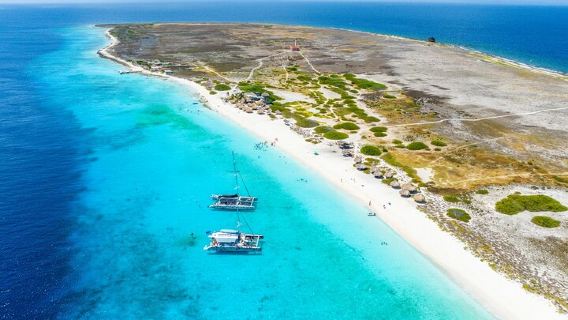 Tagesausflug nach Klein Curaçao mit Premium-Open-Bar und BBQ-Mittagessen