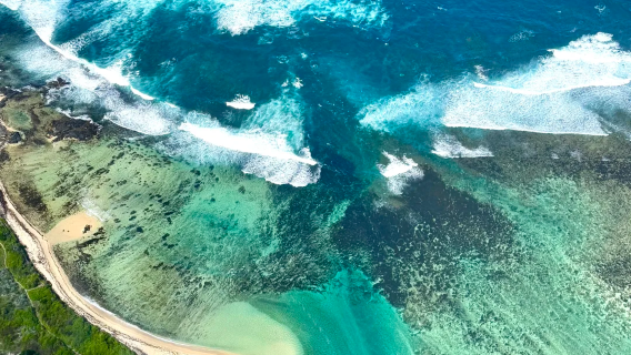 Excursión de un día por el norte cultural de Mauricio con la iglesia de techo rojo y vuelo en helicóptero compartido para ver la cascada submarina