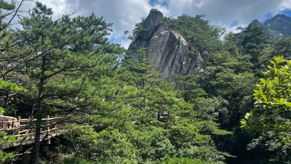 Tour di un giorno a Luotian, Huanggang, Hubei: Paradiso Zhai + Cascata Jiuying + Roccia del Generale con noleggio con conducente esclusivo e servizio in inglese disponibile