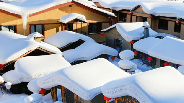 VIP滑雪+雪地摩托登峰+冰雪畫廊+雪鄉一日遊營運車安全出行