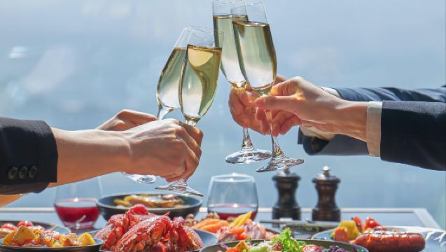 St. Regis Shenzhen - Social Restaurang | Buffé med färsk skaldjur på 95:e våningen med 360° utsikt över Shenzhen och Hong Kong, perfekt atmosfär för att fånga sofistikerade bilder