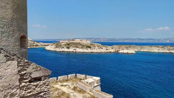 法國馬賽伊夫島+老港-守護聖母聖殿+隆尚宮【中文包車自由行】