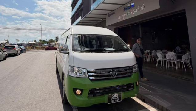 Perkhidmatan kongsi kenderaan khidmat angkut lapangan terbang profesional di Lapangan Terbang Tawau, Semporna, Malaysia