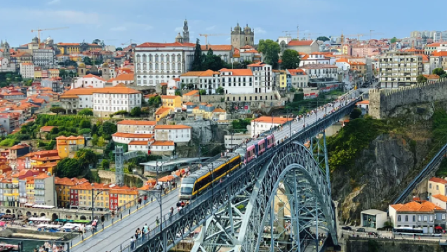 Portugal - Lissabon heen- en terugreis: Porto Douro-rivier + Nazaré + Óbidos | Engelstalige tour
