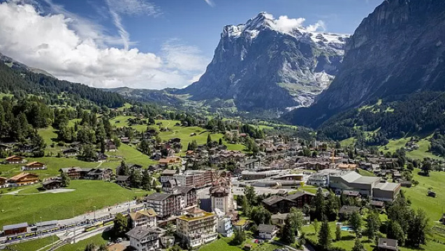 1-day tour to Grindelwald, First and Interlaken with English-speaking guide and cable car