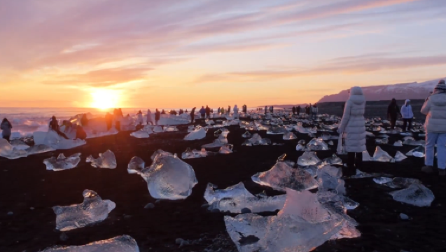 「冰島全境包車」冰島雷克雅未克+北極光中心1日｜中文司導精講極光奧秘｜專業地陪陪同｜可銜接全境包車