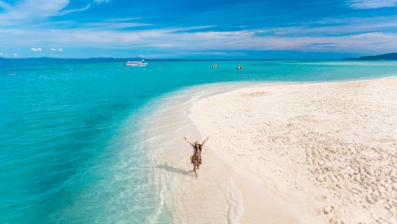 กระบี่: สำรวจหมู่เกาะ 4 เกาะด้วยเรือคาตามารันแบบรวมทุกอย่าง (ทริปเต็มวัน พร้อมอาหารกลางวัน)