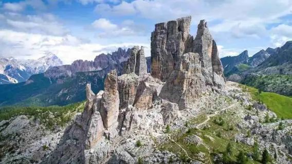 Venice pergi-balik|Cortina d'Ampezzo + Tasik Braies lawatan sewa peribadi [Tidak termasuk tiket masuk]