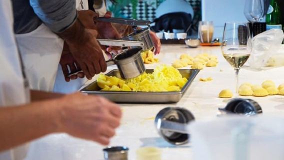 Positano: Small Group Pasta Making Class, Dessert and Wine