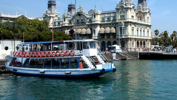 Barcelona: Paseo en barco de 1 hora por la costa en "Las Golondrinas"
