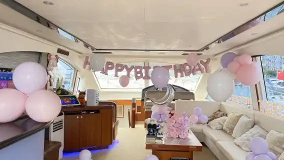 惠州遊艇生日求婚~惠州亞諾68英尺法國進口遊艇包船出海+生日求婚佈置簡單經濟款套餐
