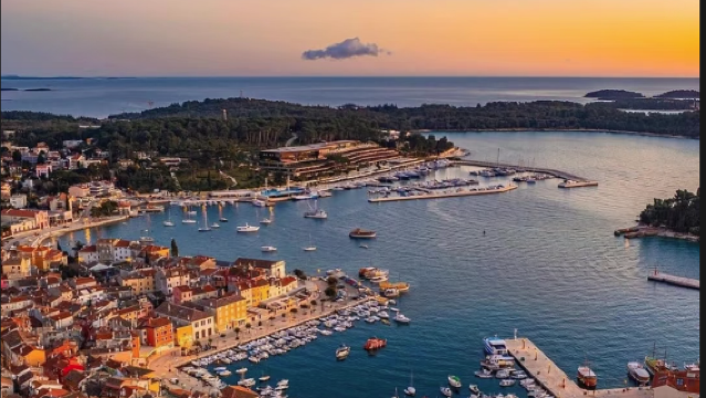 羅維尼-聖尤菲米婭教堂、巴爾比拱門、羅維尼港、果凍海追海豚