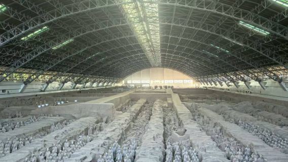 1-day tour of Emperor Qinshihuang's Terracotta Warriors Museum with English-speaking guide (join-in tour)