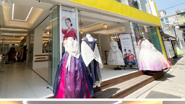 Аренда мужских ханбоков в Чхонвадэ (дворец Кёнбоккун)