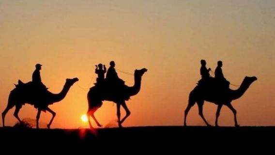 Marrakech: Paseos en camello por el desierto de Agafay, cena y espectáculo de fuego