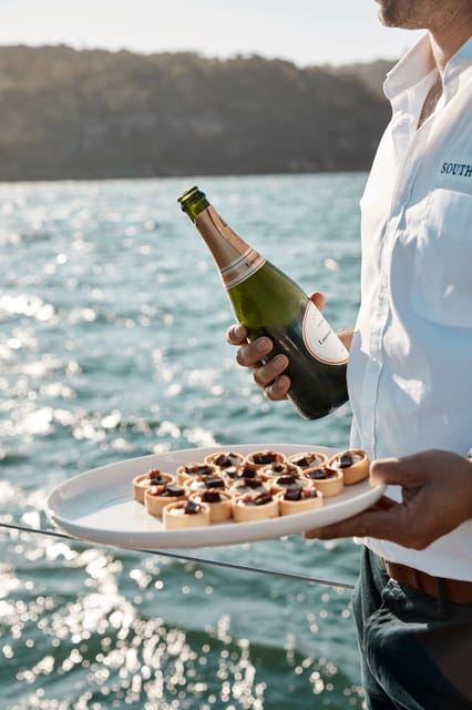 Sydney: Exclusive Sydney Harbour Cruise on a Classic Yacht