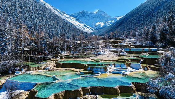 Estación Huanglong Jiuzhaigou - Autobús directo al área escénica de Huanglong: Acceso directo con una sola parada al área escénica para un viaje cómodo.