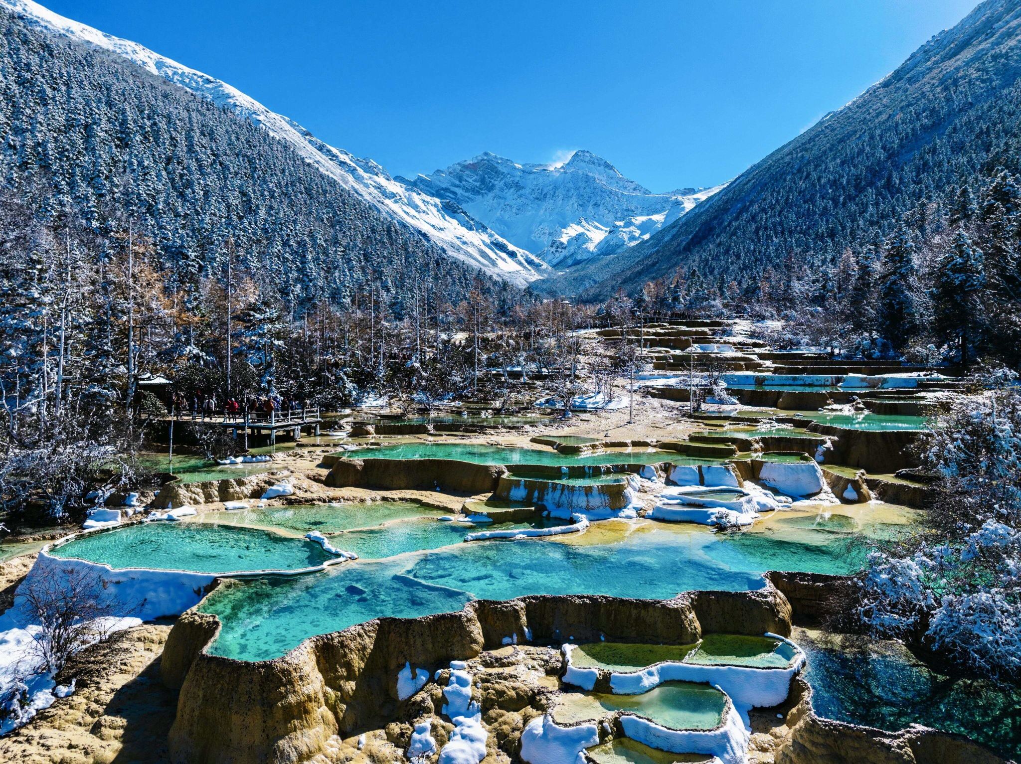 [Huanglong Jiuzhaigou Station - Huanglong Scenic Area Direct Business Bus + Ticket] One-stop direct access to the scenic area, easy departure.