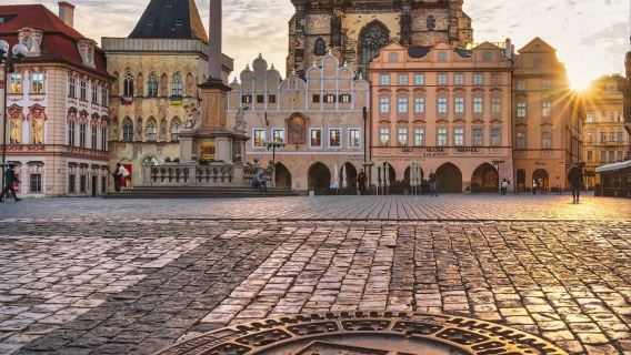 捷克共和國布拉格老城廣場-國家歌劇院-卡夫卡雕像一日遊