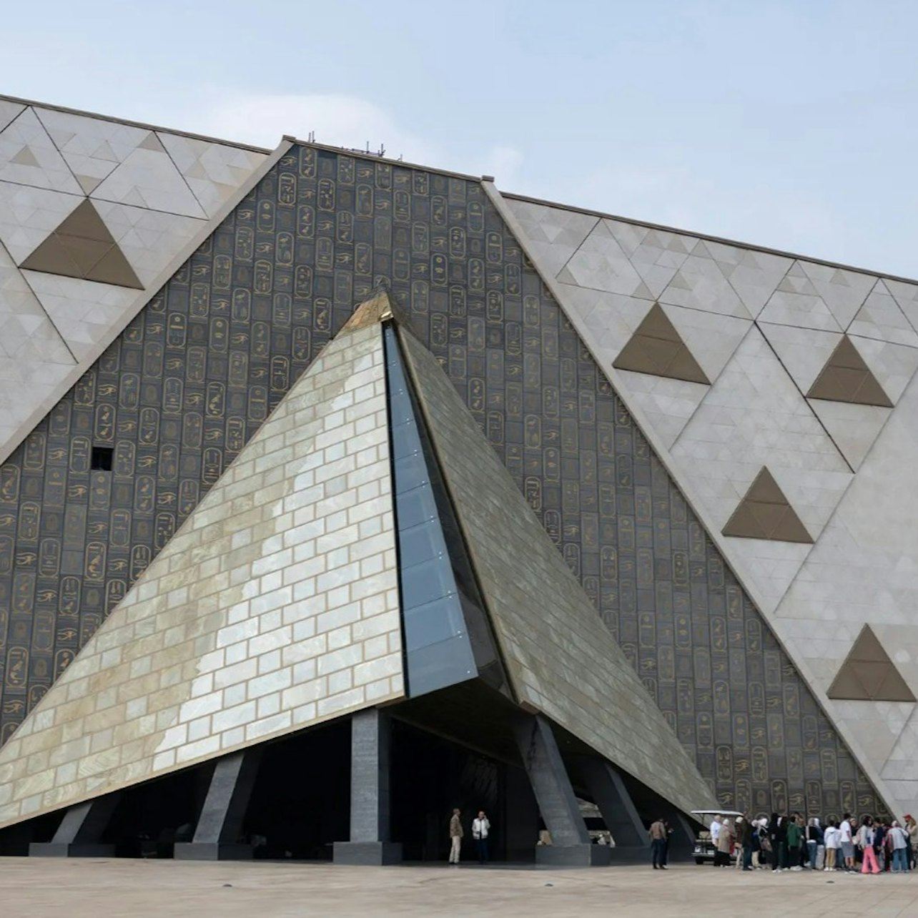 Großes Ägyptisches Museum: Ticket ohne Anstehen + Führung + Mittagessen + Transport