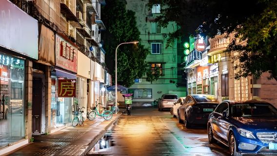 Chengdu Evening Tour by Tuktuk: Guided by an English-Speaking Native, Relish Genuine Sichuan Cuisine