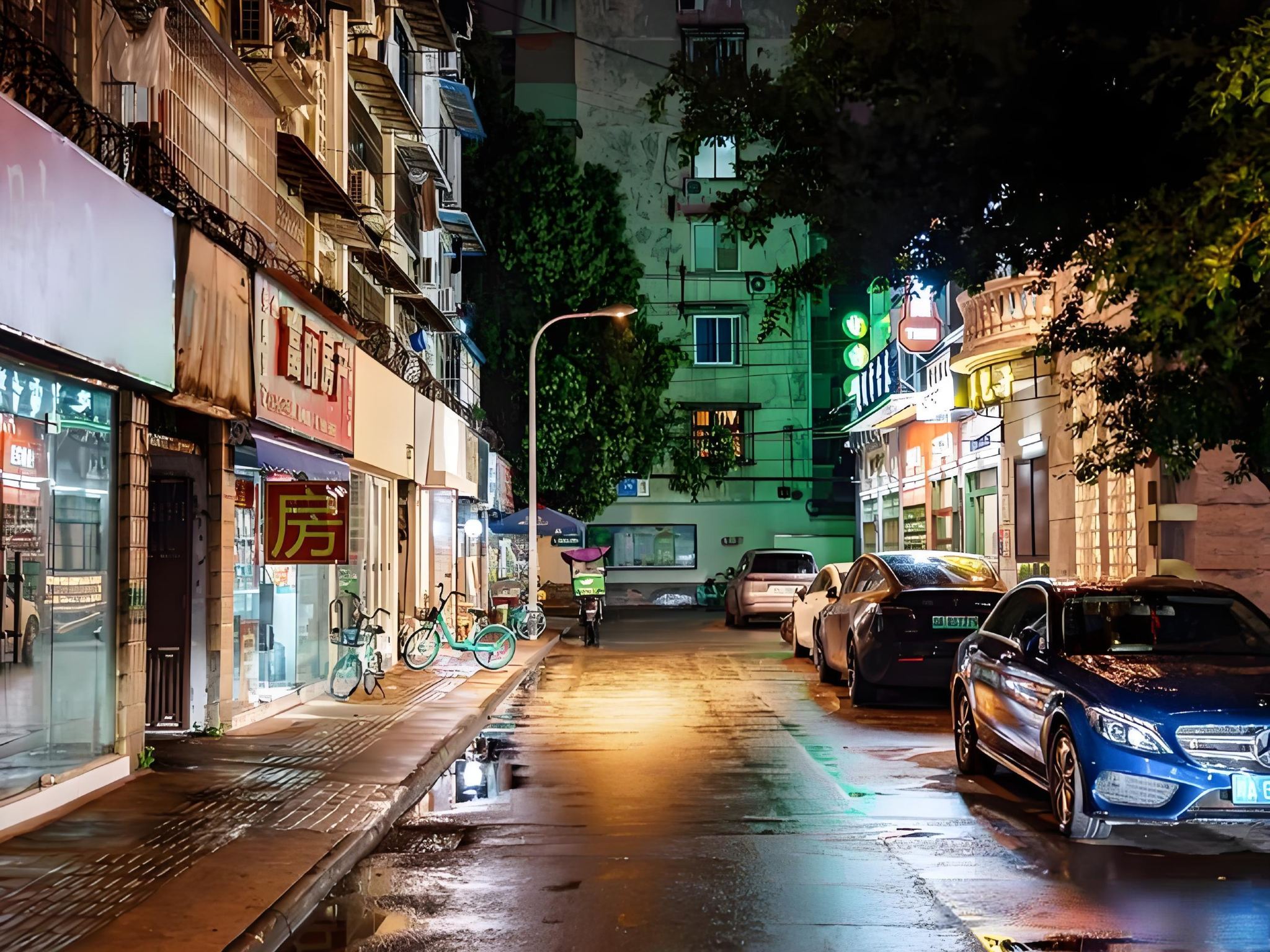 Chengdu Evening Tour by Tuktuk: Guided by an English-Speaking Native, Relish Genuine Sichuan Cuisine