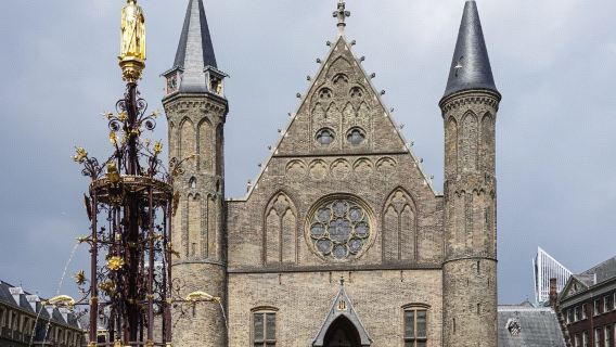 Amsterdam Transfer: Private Charter Day Tour to Hague and Delft