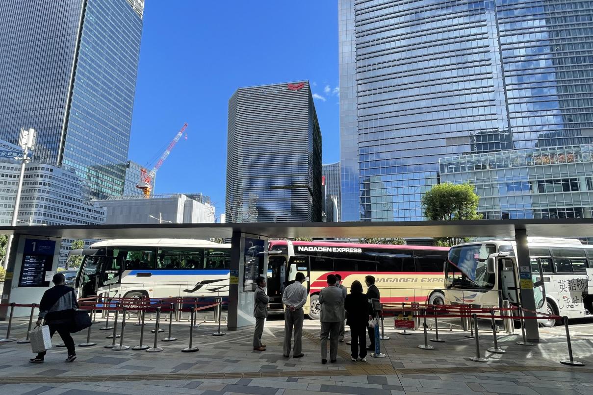 東京車站新宿站成田機場<——>富士山河口湖高速巴士票（單程來回）