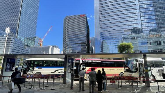 Schnellbus-Ticket vom Bahnhof Tokio, Bahnhof Shinjuku oder Flughafen Narita <——> Fuji Five Lakes (Einzelfahrt oder Hin- und Rückfahrt)