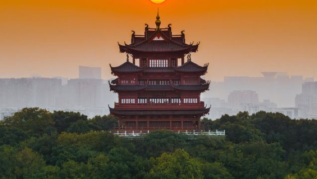 1-Day Private Charter (5/7 Seats Optional) for Lingyin Feilai Peak Scenic Area - Lingyin Temple - West Lake - Leifeng Tower