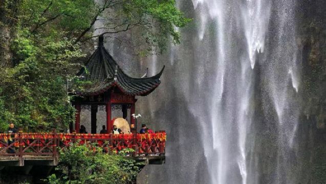 Drei-Schluchten-Wasserfall + Drei-Schluchten-Damm Tagesausflug | Jar Hill · 185 Aussichtsplattform · Absperrungsgarten