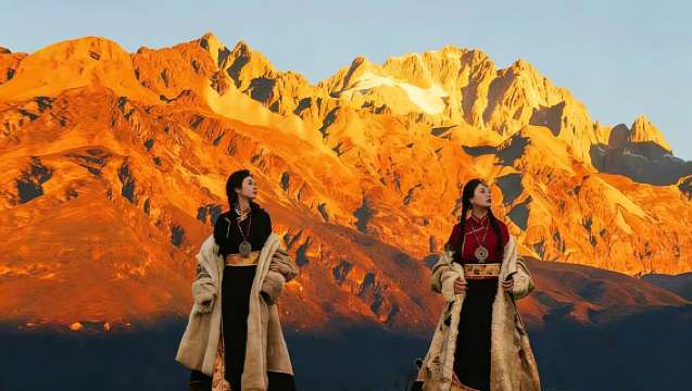 Μονοήμερη εκδρομή στο Λιγιάνγκ με το μεγάλο τελεφερίκ των παγετώνων του βουνού Γιουλόνγκ και την κοιλάδα Blue Moon με θέα στις χρυσές κορυφές [μικρή ομάδα 2-8 ατόμων]