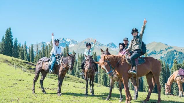 2-hour horseback riding tour + 9 retouched travel photos at Kurdenin scenic area in Ili