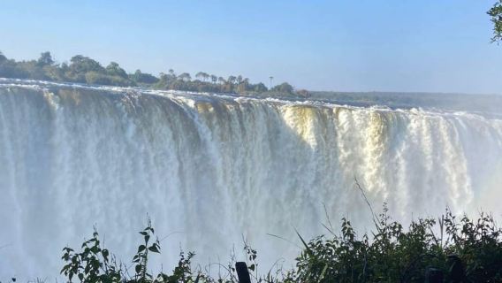 Victoria Falls: Guided Tour with Township & Market Visit
