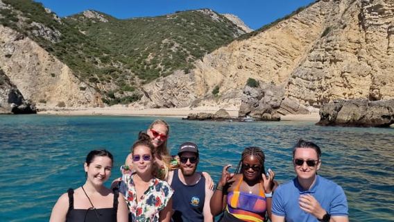 Arrabida Natural Park/Sesimbra: Beaches and Caves Boat Tour