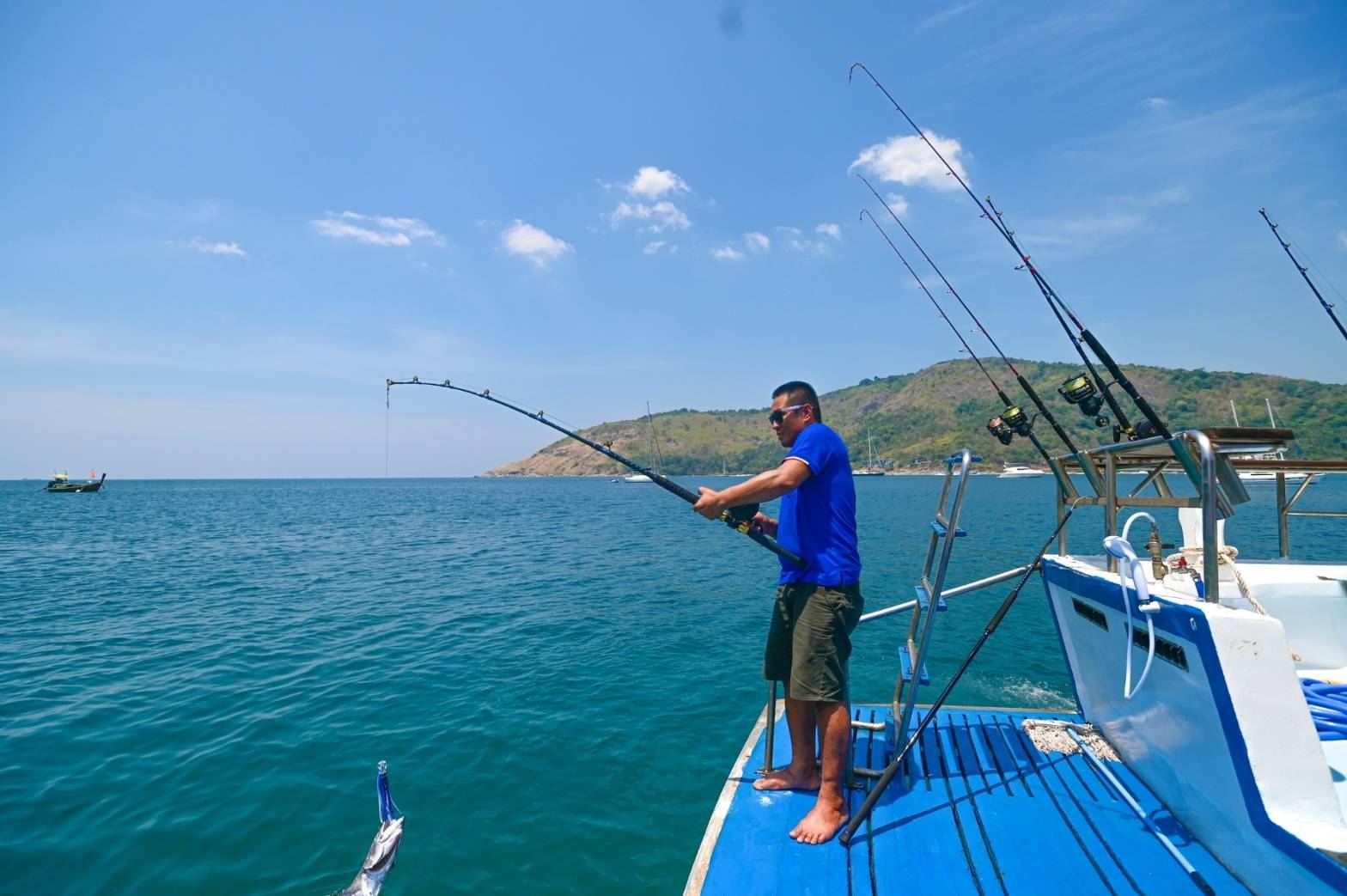 푸켓 낚시 당일 치기 여행|베테랑 선장+장비+점심|초보자 친화적|공유 배 / 전세 배 옵션 선택 가능