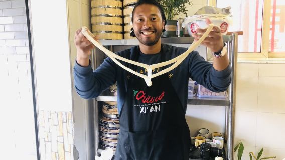 คลาสทำบะหมี่เปียงเปียงซีอานครึ่งวันพร้อมเยี่ยมชมตลาดเครื่องเทศ - ซีอาน - Eatwith