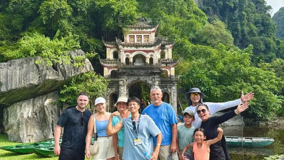 From Hanoi: Luxury Small Group Day Trip to Trang An, Bich Dong, Local family & Mua Caves