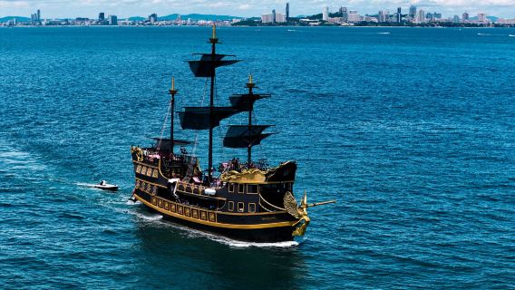 Tour giornaliero in mare a Pattaya | Nave pirata retrò | Snorkeling/pesca + guida in inglese | Festa al tramonto | Partenza serale
