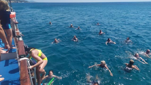 Votsalakia Samos: Crucero en barco por la costa oeste con almuerzo
