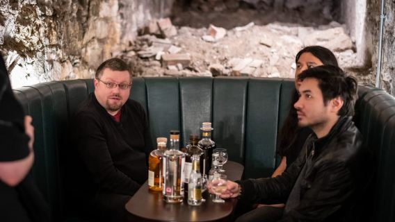 Edinburgh: Gin-Verkostung im Underground Venue