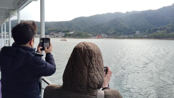 Itsukushima Shrine: Guided Tour with a Local