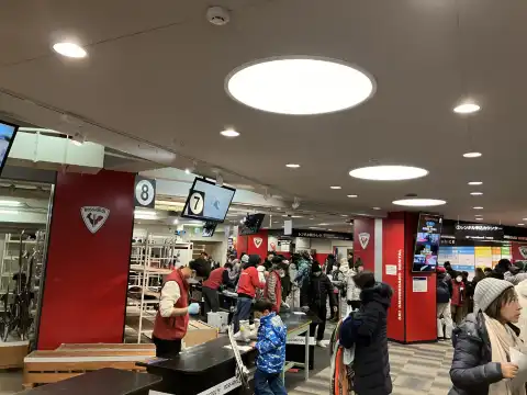 北海道｜札幌国際スキー場 1日リフト券 + スキーウェア＆スキー用具