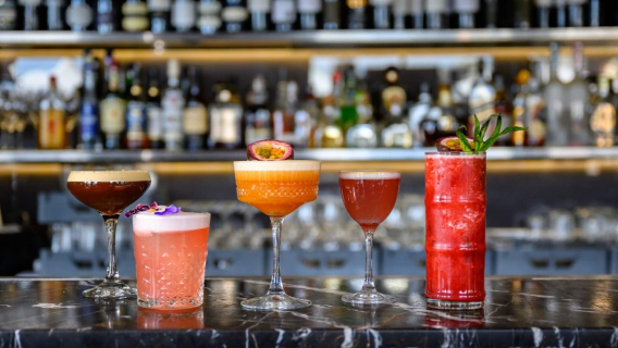 Esperienza culinaria al Searock Bar and Grill (specialità di bistecca o frutti di mare)