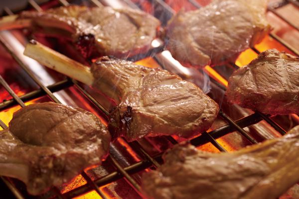 【松尾成吉思汗 銀座店】四種成吉思汗烤羊肉和羊排盡享套餐（含90分鐘暢飲）