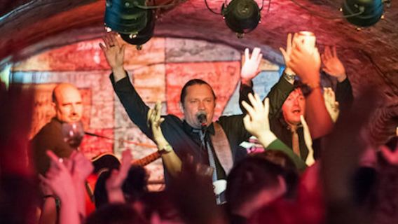 Tour Mágico Misterioso y Cavern Club