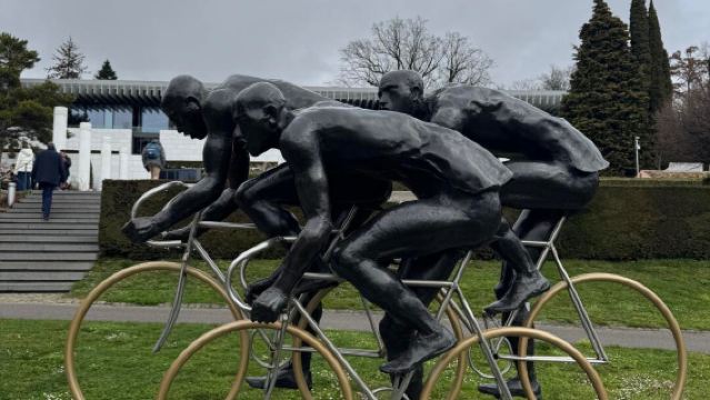 Switzerland Day Tour: Castle + Vineyard + Lakeside Charm