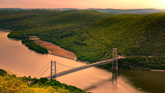 Bear Mountain State Park + Beacon Retro Town Day Tour in the US
