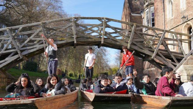 Private English Guide for University of Cambridge Punting with Classic Route to King's College and Mathematical Bridge | Ferries